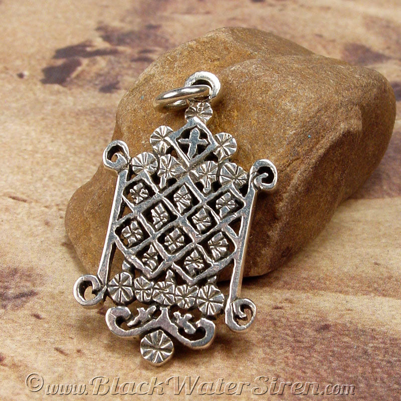 HAMMERED VEVE CUFF