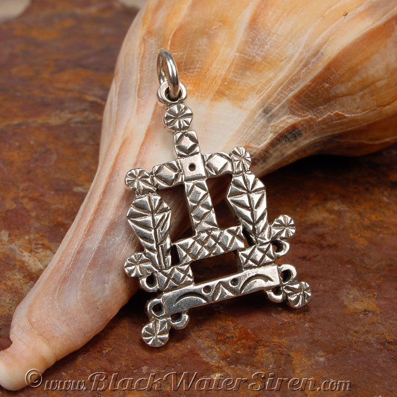 HAMMERED VEVE CUFF