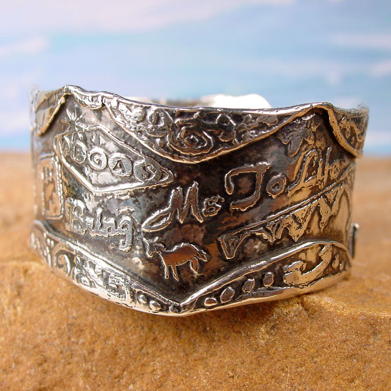 MEMENTO History Cuff